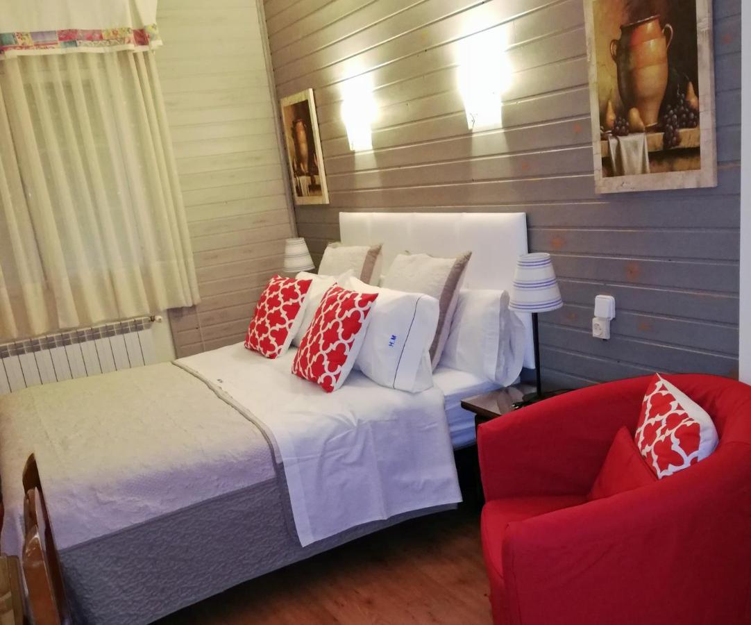 Hostal Martin Ribadelago Esterno foto