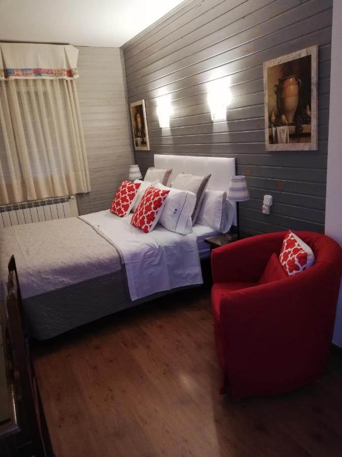 Hostal Martin Ribadelago Esterno foto