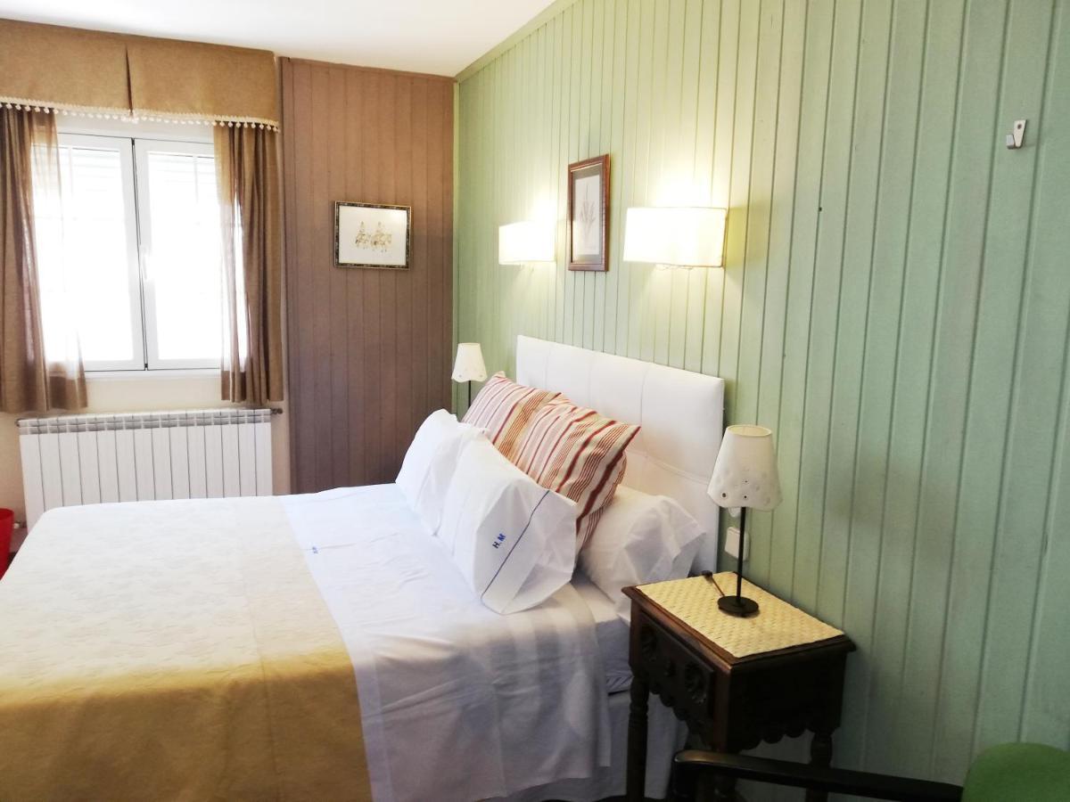 Hostal Martin Ribadelago Esterno foto