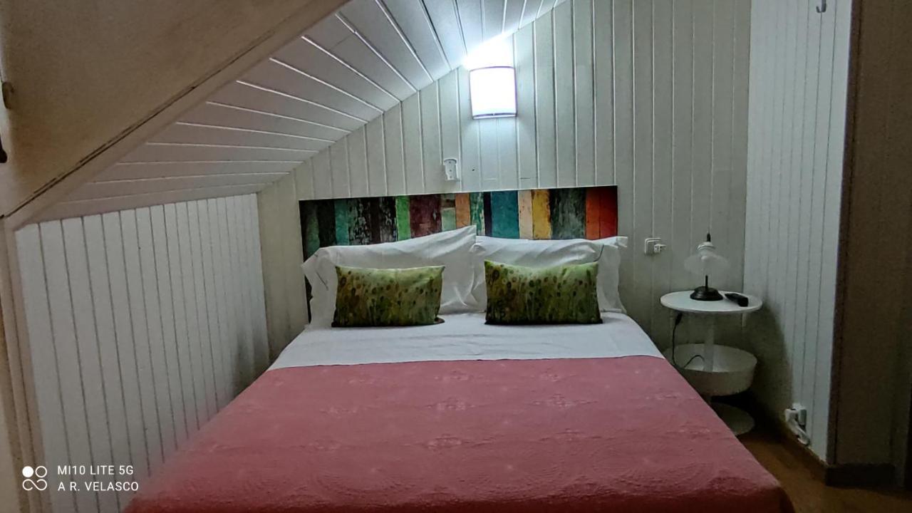 Hostal Martin Ribadelago Esterno foto