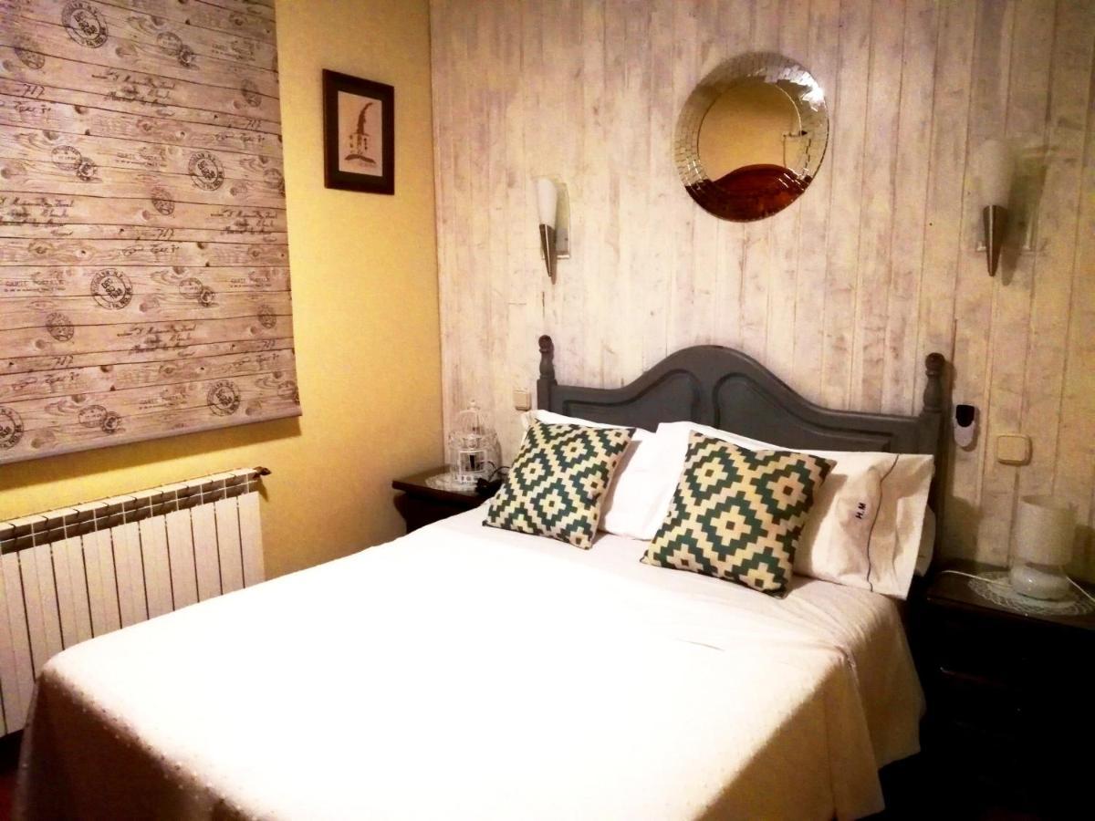 Hostal Martin Ribadelago Esterno foto