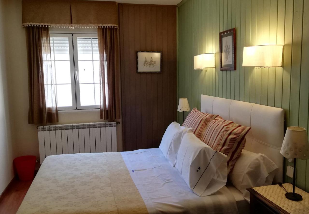Hostal Martin Ribadelago Esterno foto