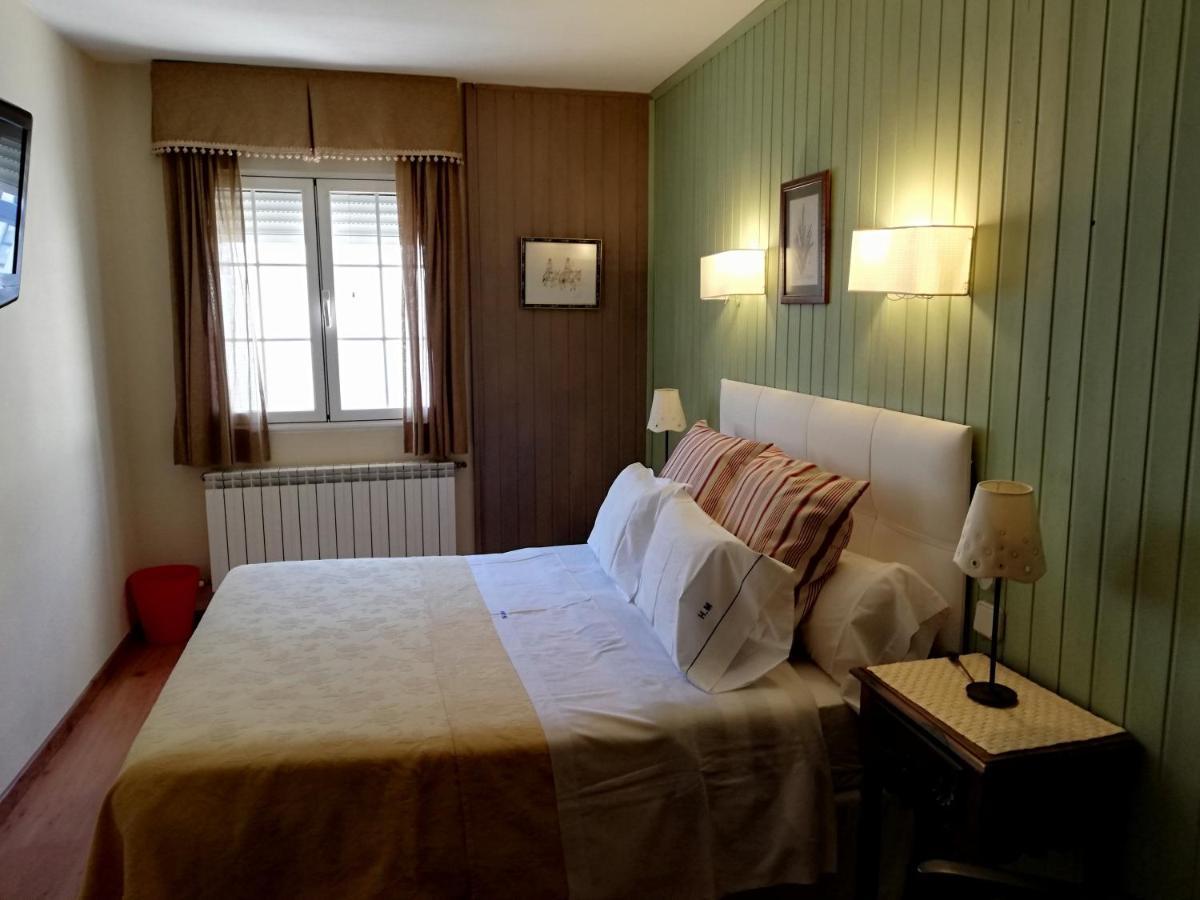 Hostal Martin Ribadelago Esterno foto