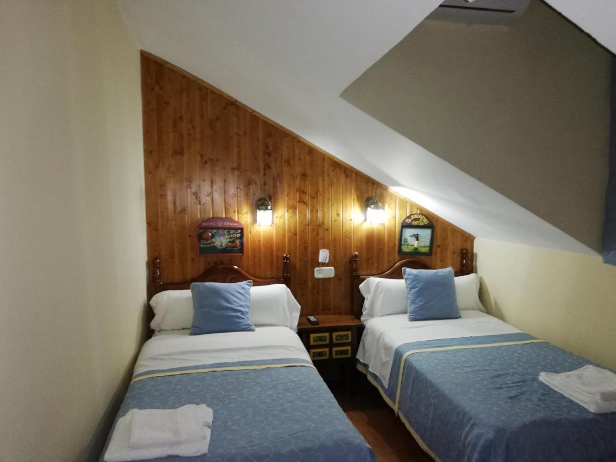 Hostal Martin Ribadelago Esterno foto