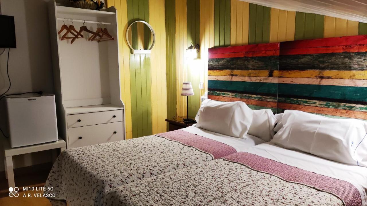 Hostal Martin Ribadelago Esterno foto