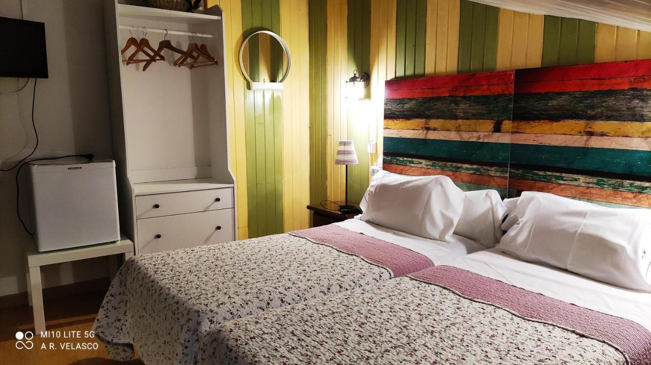 Hostal Martin Ribadelago Esterno foto