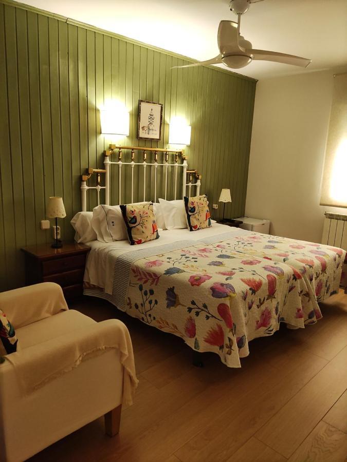 Hostal Martin Ribadelago Esterno foto