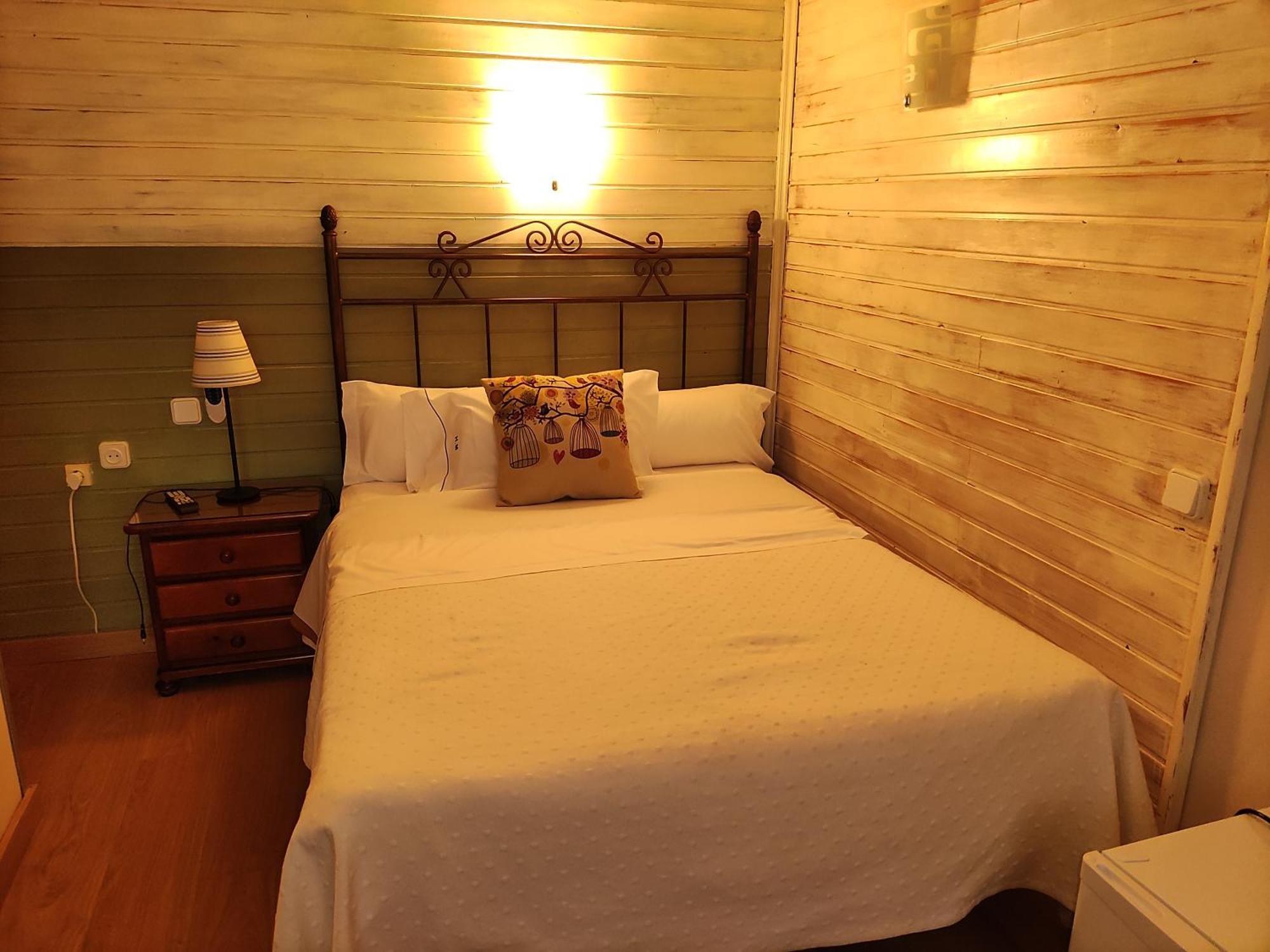 Hostal Martin Ribadelago Esterno foto