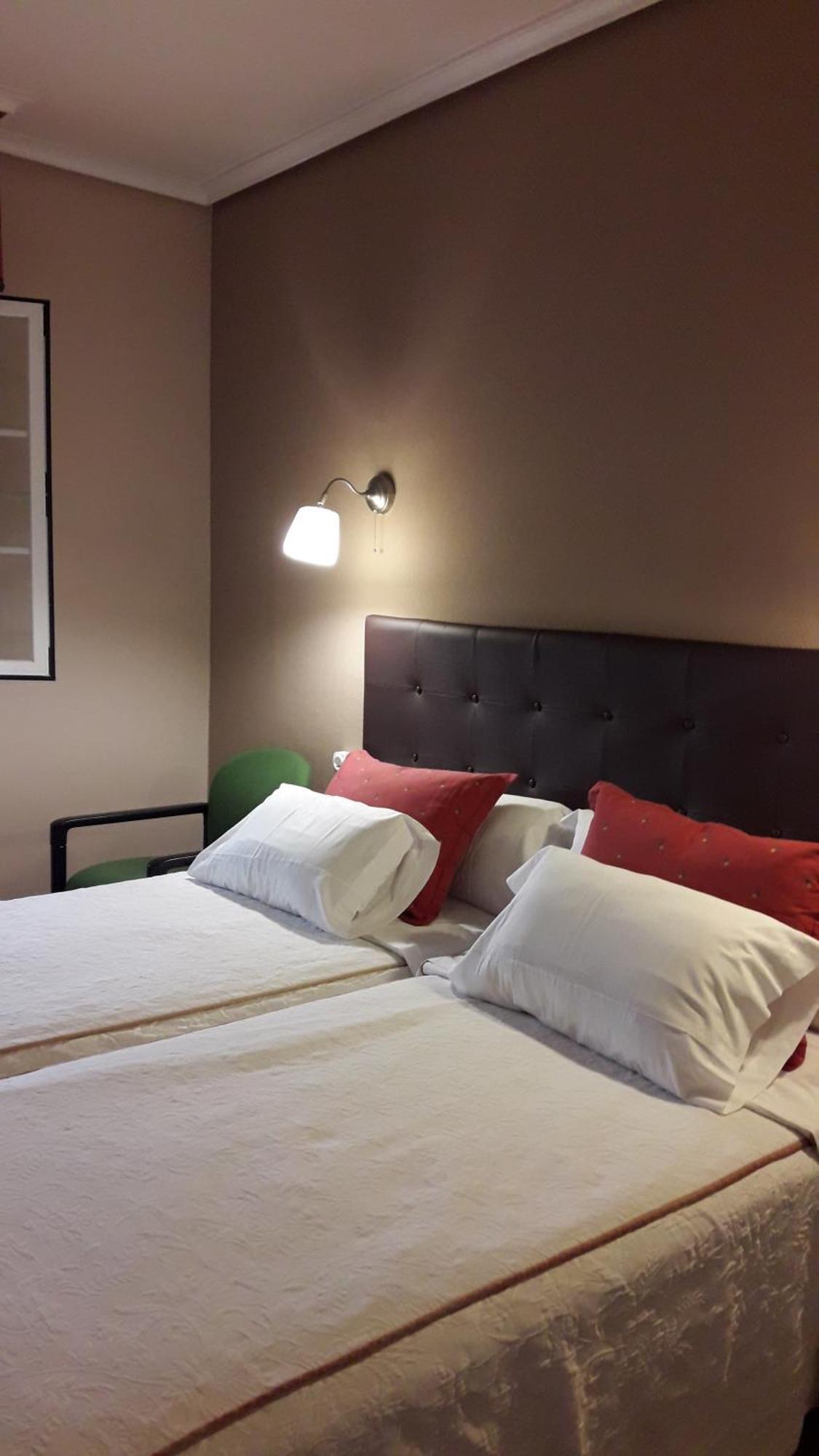 Hostal Martin Ribadelago Esterno foto