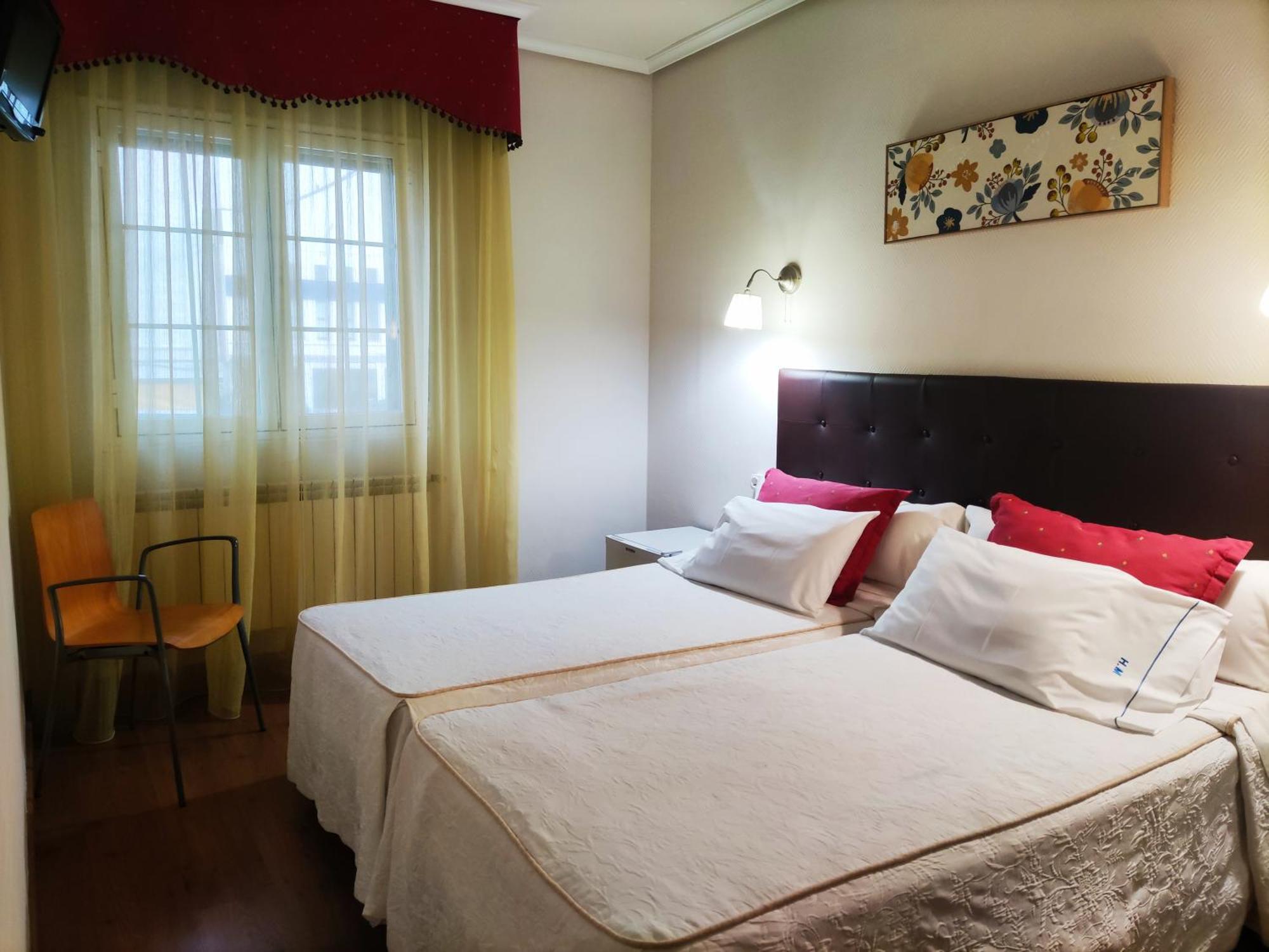 Hostal Martin Ribadelago Esterno foto