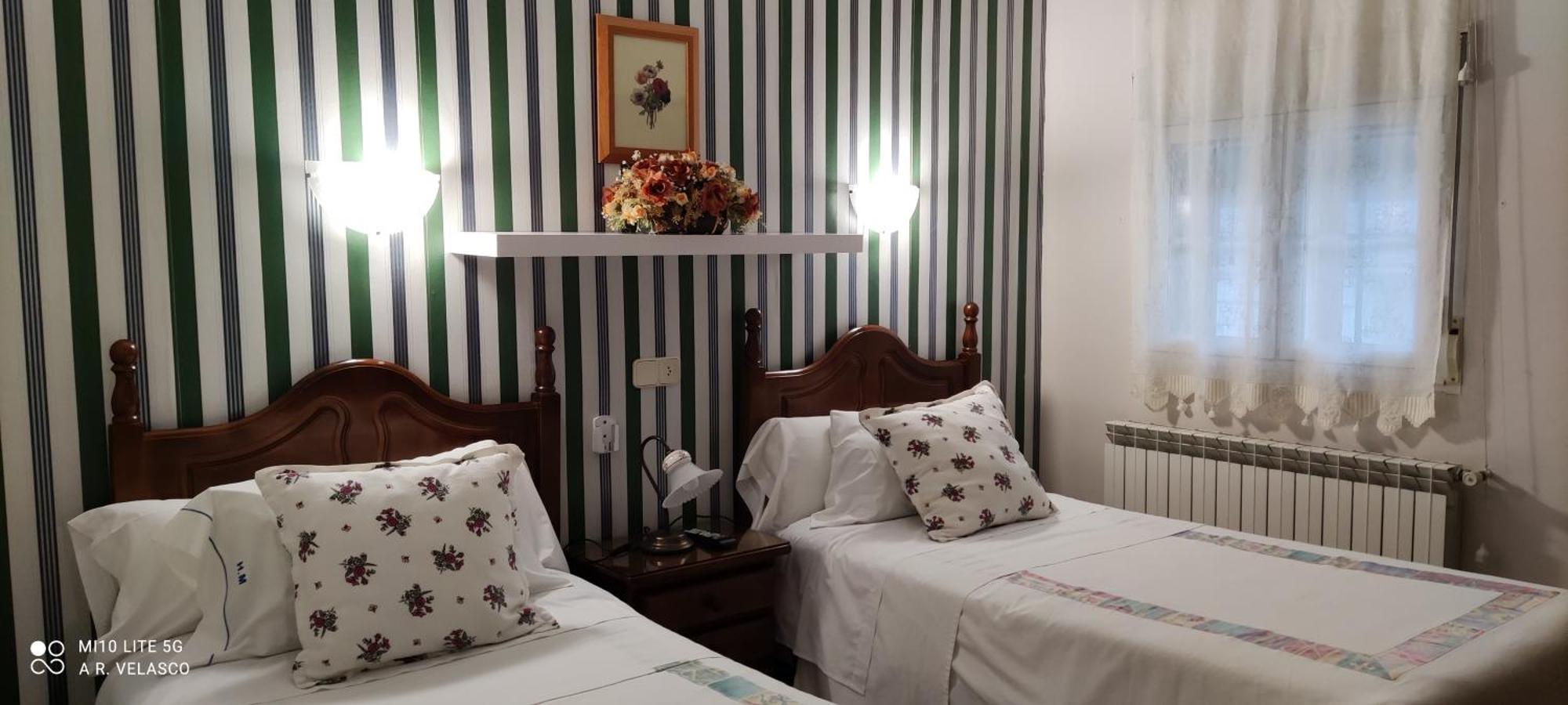 Hostal Martin Ribadelago Esterno foto