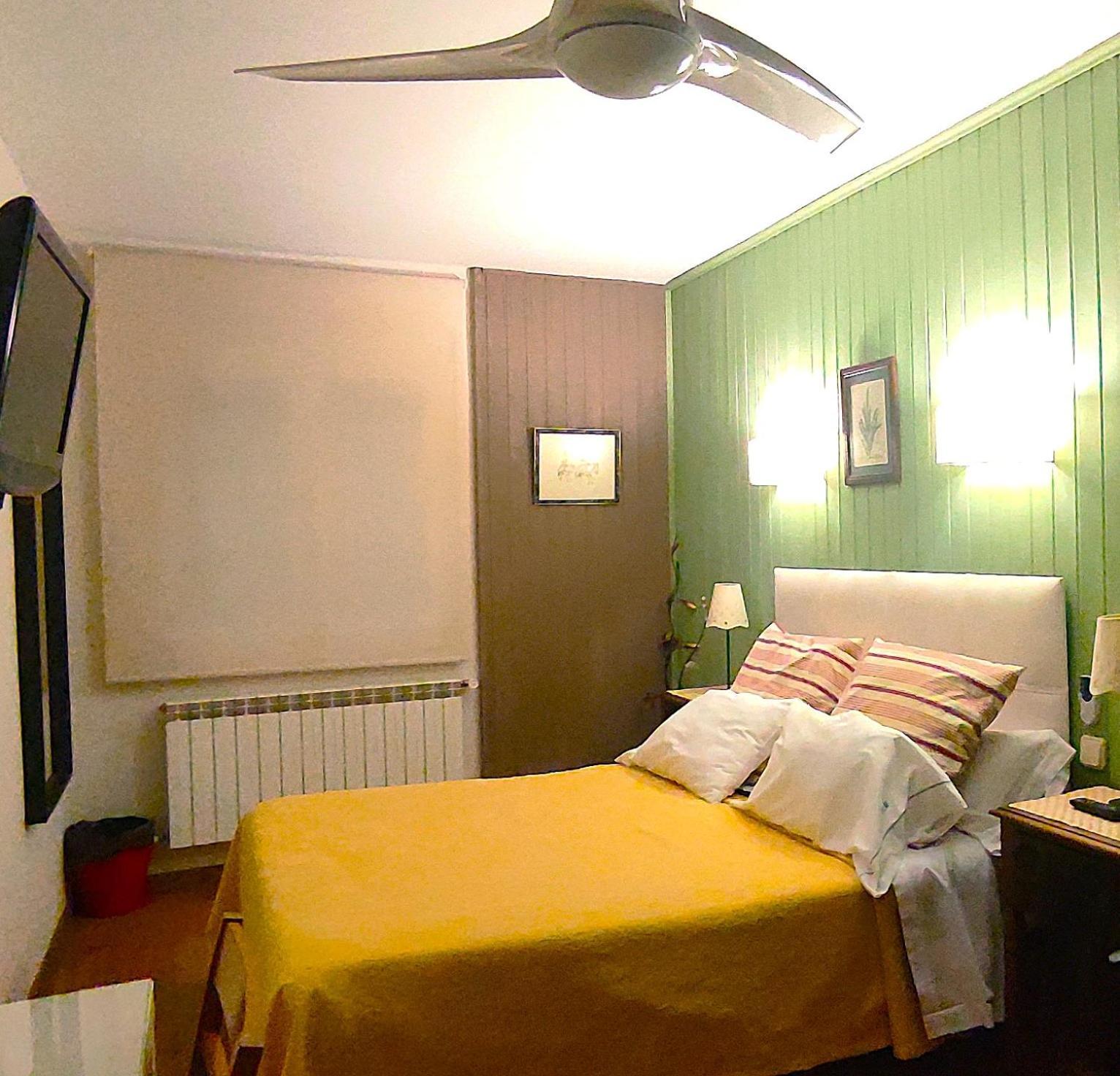 Hostal Martin Ribadelago Esterno foto