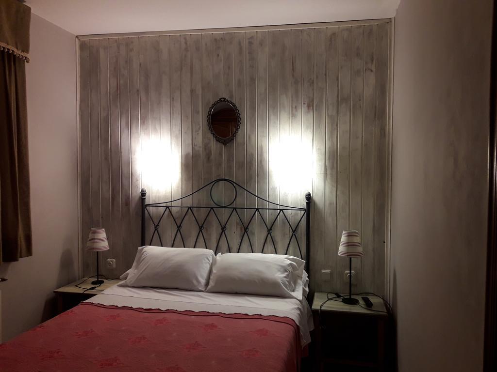 Hostal Martin Ribadelago Esterno foto