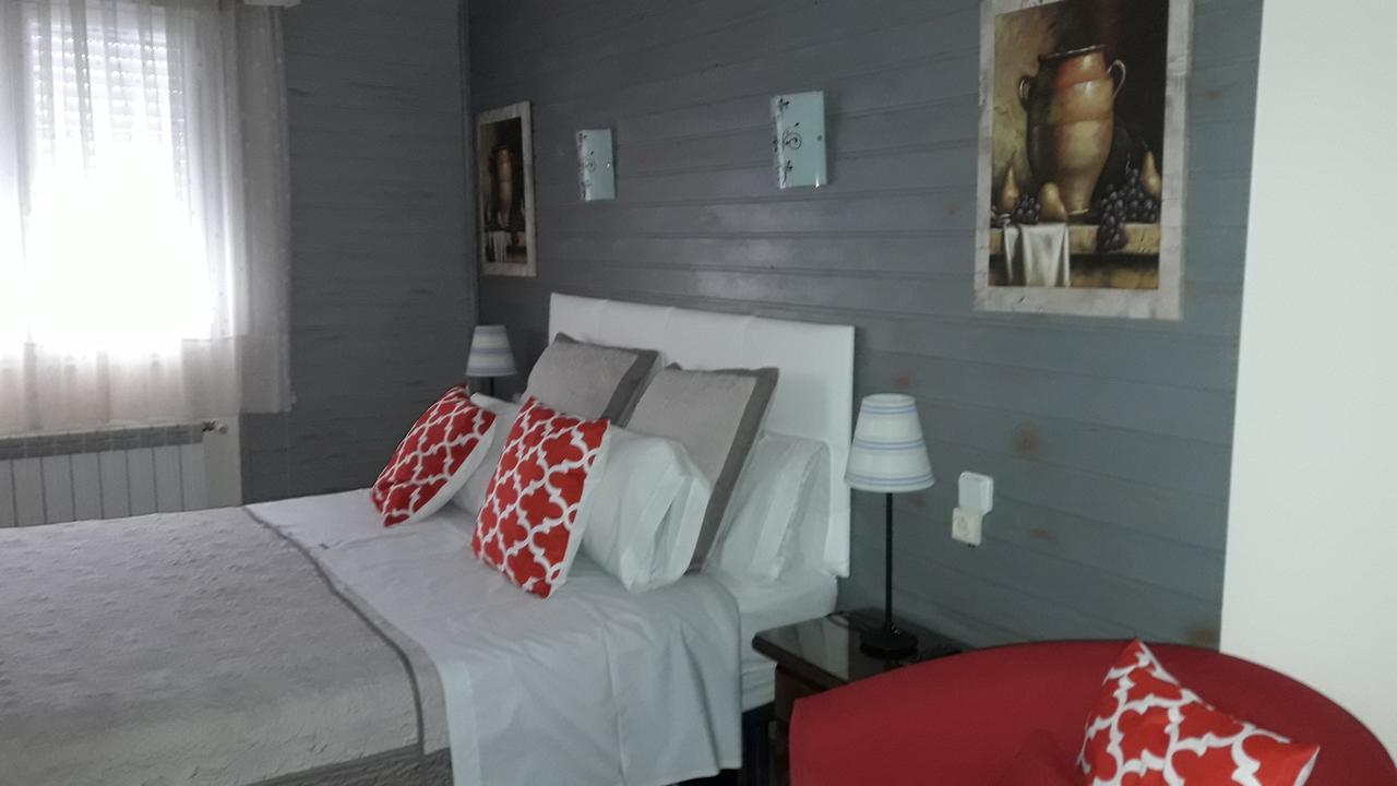 Hostal Martin Ribadelago Esterno foto