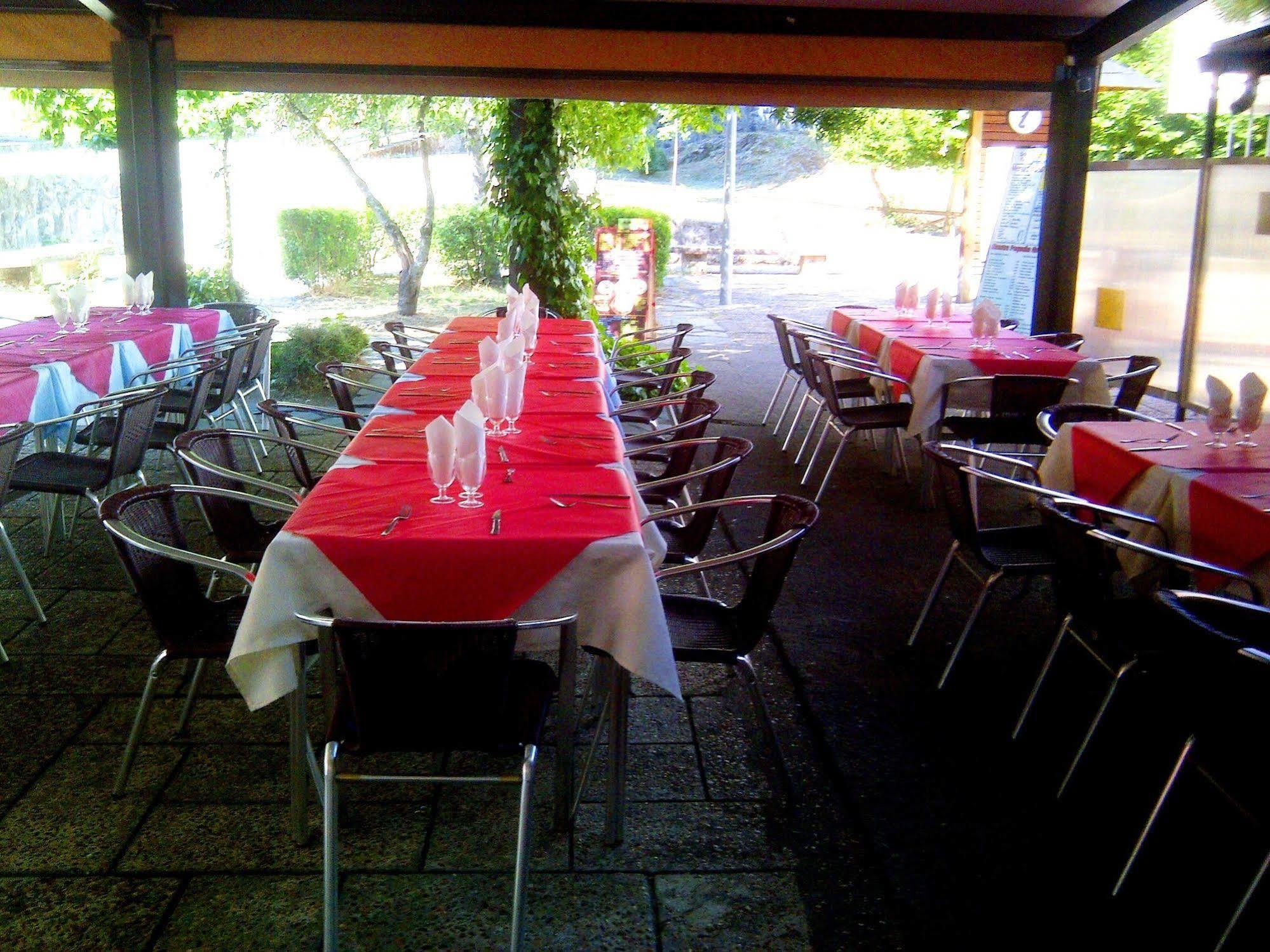 Hostal Martin Ribadelago Esterno foto