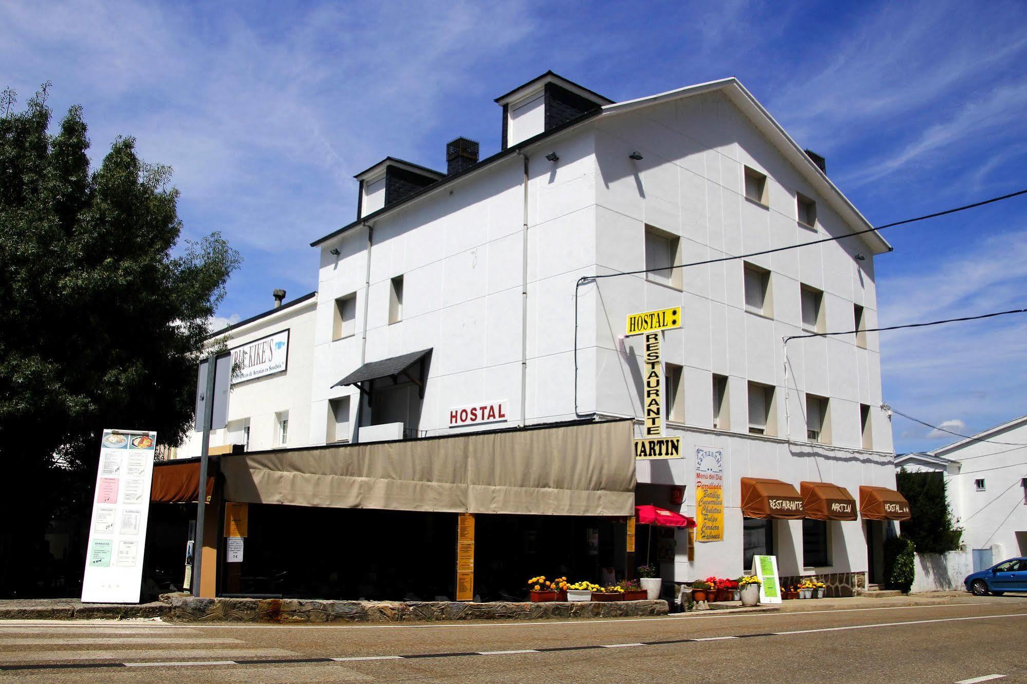 Hostal Martin Ribadelago Esterno foto