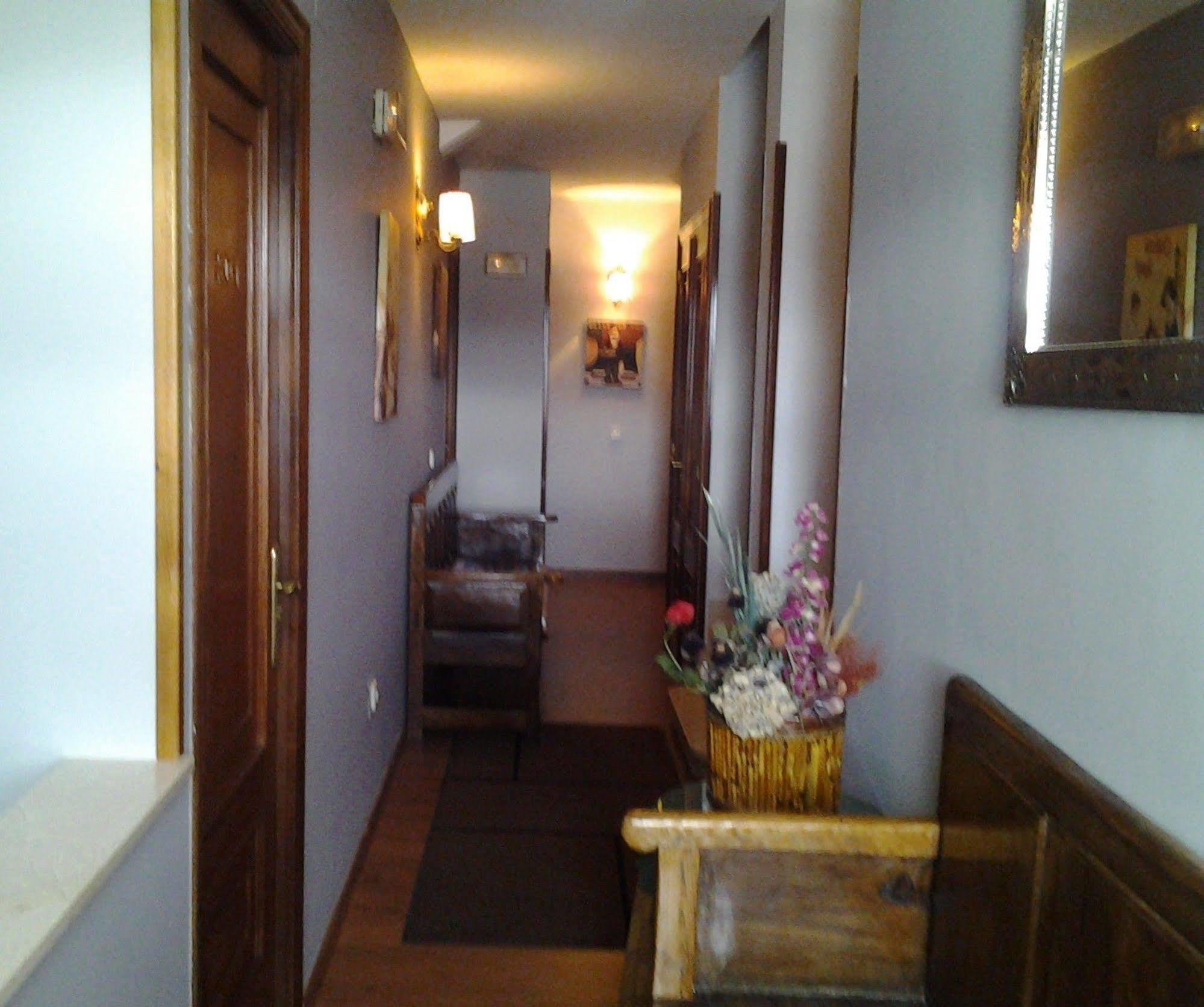 Hostal Martin Ribadelago Esterno foto